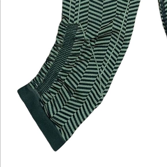 Lululemon In The Flow Crop II Seamless Leggings Fatigue Green Black Sz 4 - Picture 3 of 7
